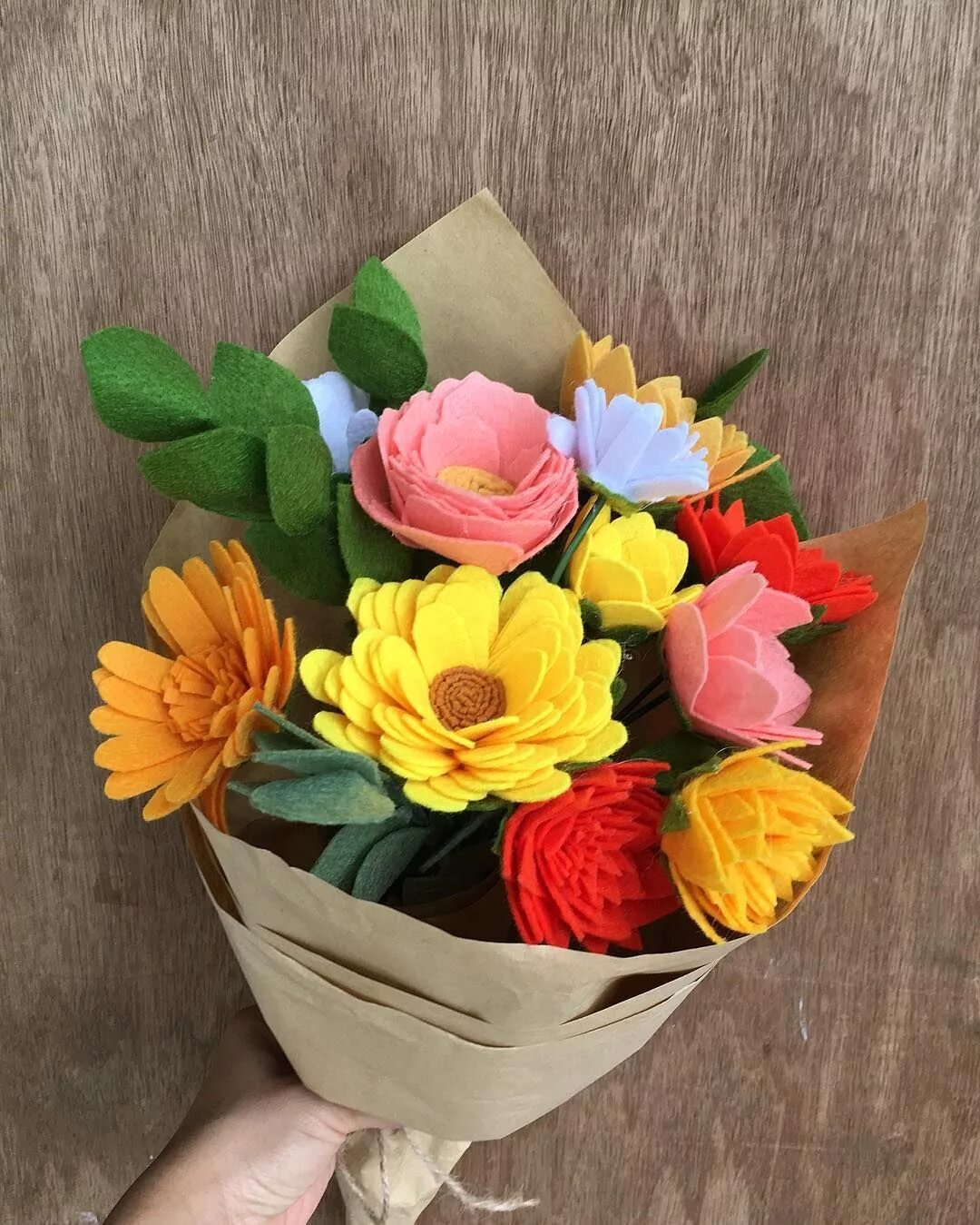 Стильный букет. Объёмные букеты из цветов. Цветы из фетра. Креативный букет. Объемный букет цветов.