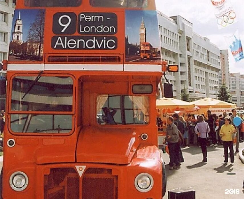 Пермь лондон. Двухэтажный автобус Пермь. Автобус Чикен Пермь. Пермский автобус чиккн. Чикен у автовокзала Пермь.