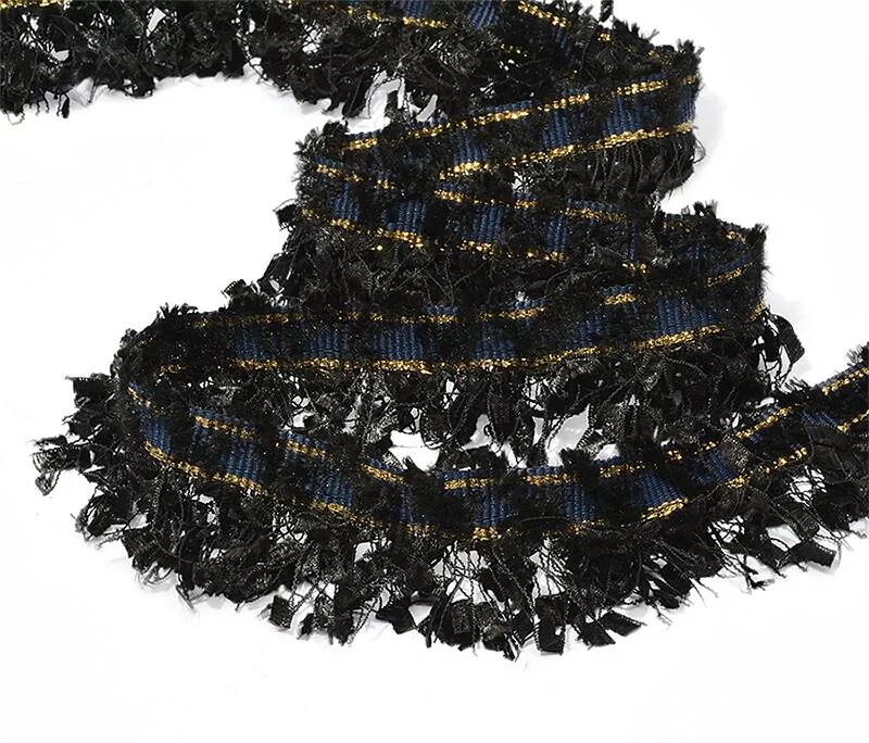 Тесьма шанель с бахромой. Тесьма "шанель". Твидовое платье chanel с бахромой. Бахрома шанель. Тесьма шанель в тиссура.