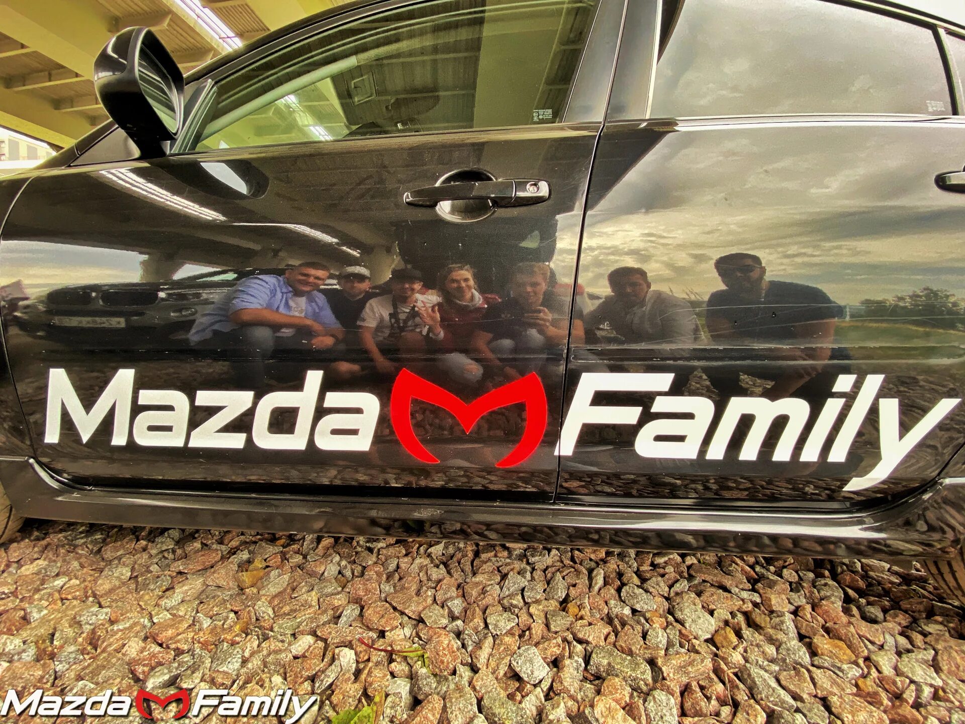 Mazda family. Мазда Family. Наклейки Мазда. Наклейка автоклуба Мазда. Наклейки на мазду 6.