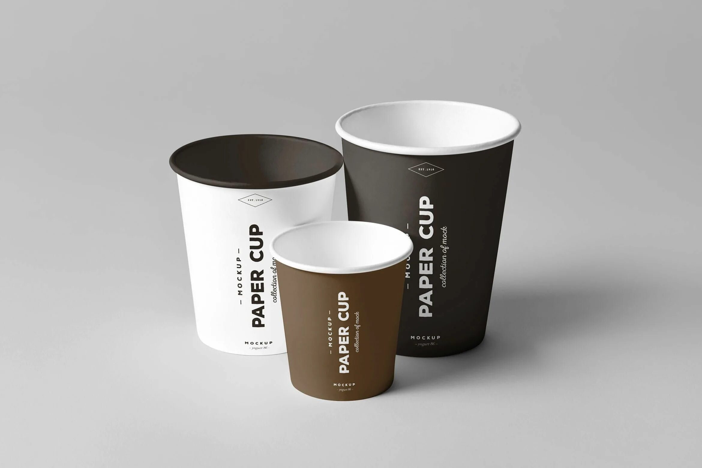 Бумажные стаканы с логотипом. Мокап кофейного стаканчика. Кофе в бумажном стакане мокап. Картонный стакан. Мокапы стакан кофе.
