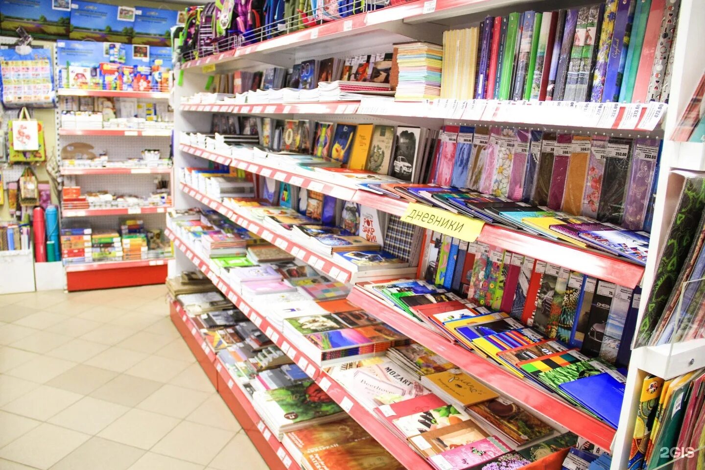 Магазин канцтоваров рядом. Ближайшие канцелярские магазины около меня. Кит владикавказ канцтовары. Большой канцелярский магазин. Магазин канцелярии.