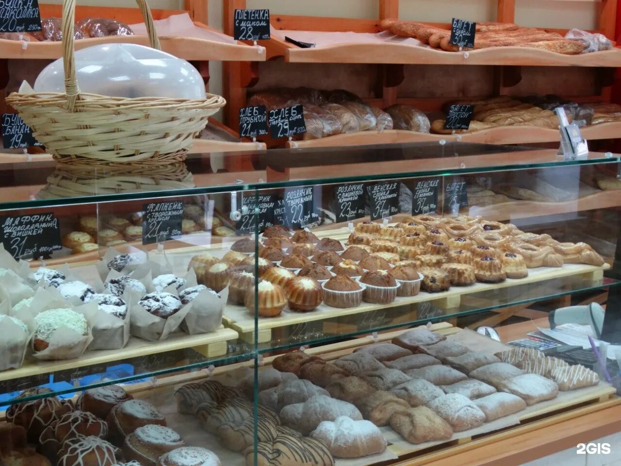 Улица куликова 50 астрахань. Ул яблочкова 22 астрахань. Булкин кафе астрахань. Треугольники жар свежар. Жар свежар астрахань.