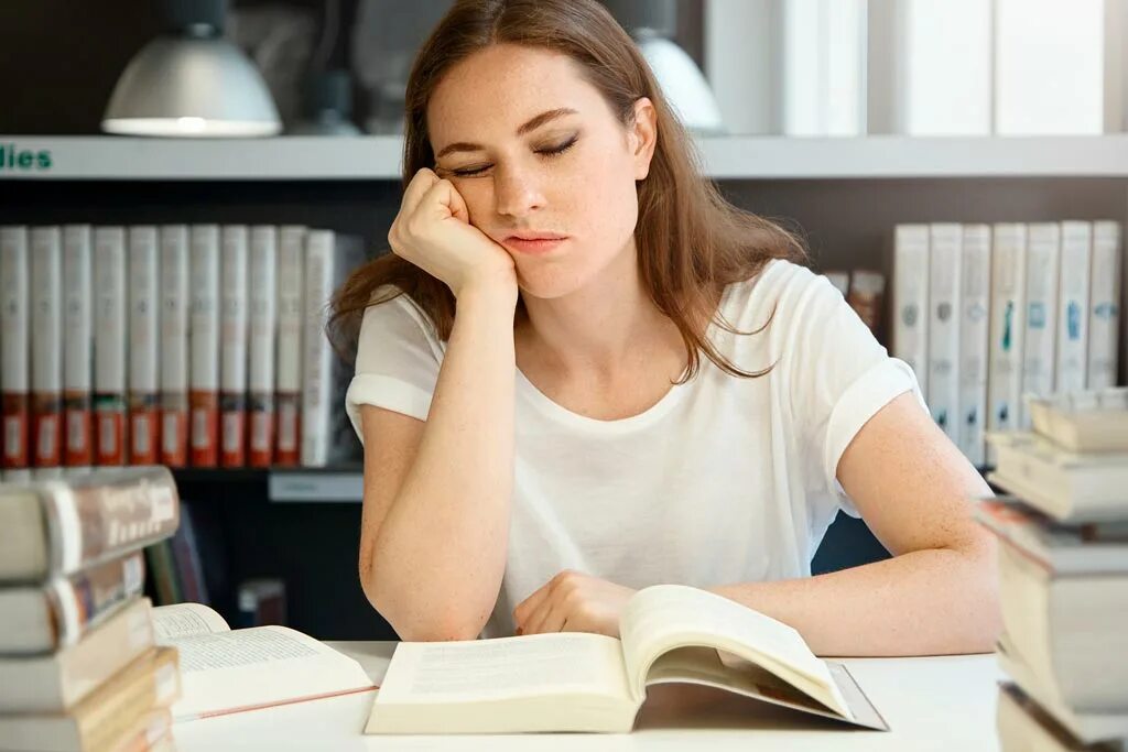 Become exhausted. Измученный человек. Переутомление и недосыпание. Вялость и сонливость. Девушка устала.