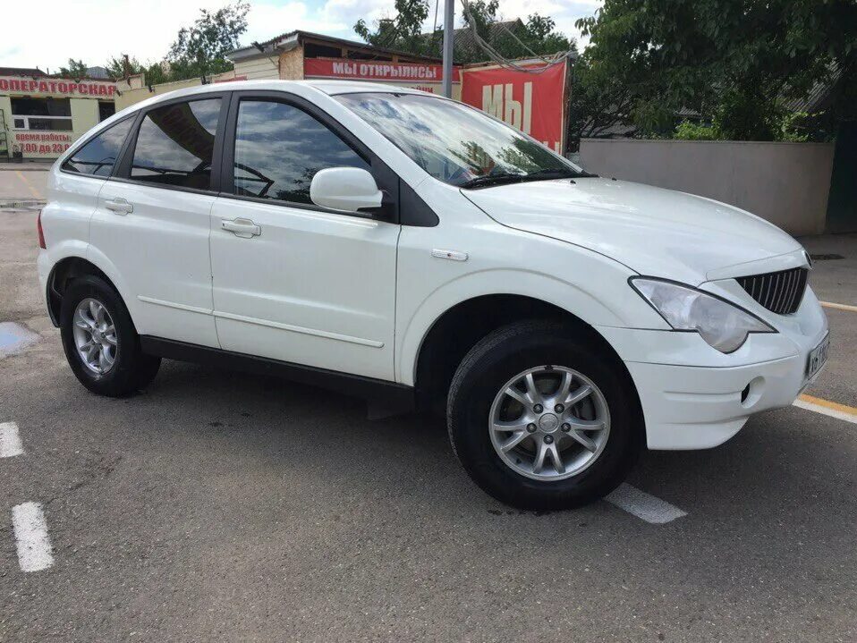 Актион 2008 купить. SSANGYONG Actyon 2008 белый. Санг енг Актион 2008. Саньенг Актион 2008 года. Actyon SSANGYONG белый.