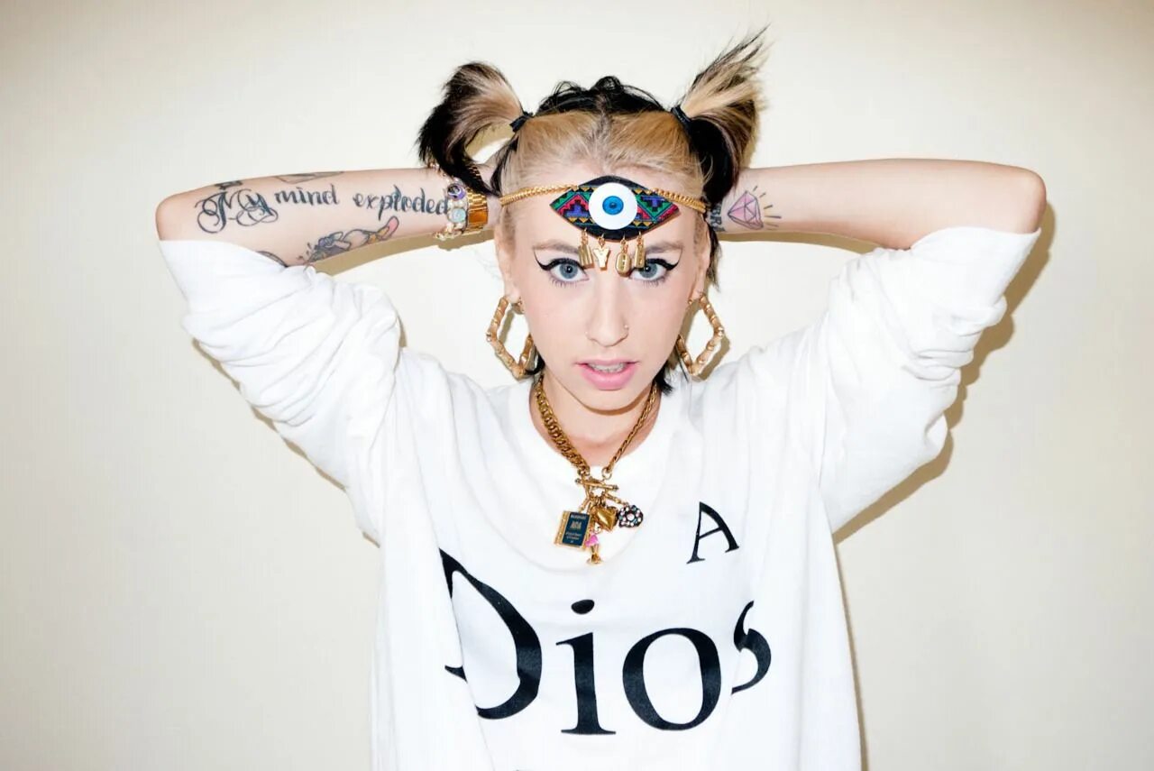 Kreayshawn go hard. Kreayshawn. Kreayshawn фото. Kreayshawn left Eye. Терри Ричардсон Illuminati.