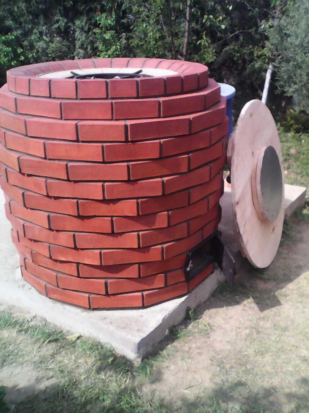 Квадратный тандыр из кирпича. Тандыр из кирпича квадратный. Сибирский тандыр из кирпича. Кирпичные тандыре квадратные из кирпича. Тандыр из шб 44.