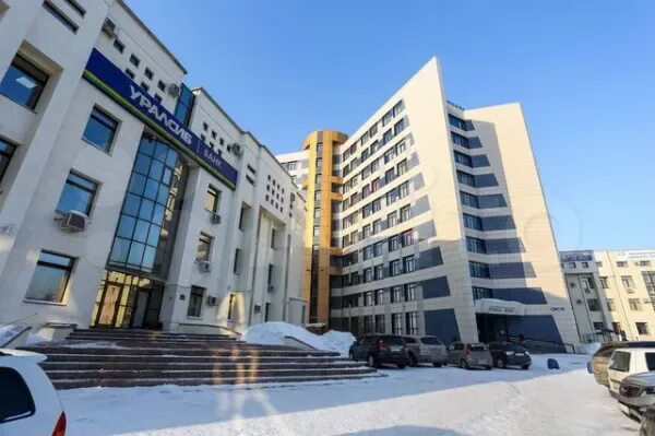 Октябрьский 2 кемерово. Кемерово бц маяк плаза. Октябрьский 2б. Октябрьский проспект 2б. Уралсиб банк октябрьский кемерово.
