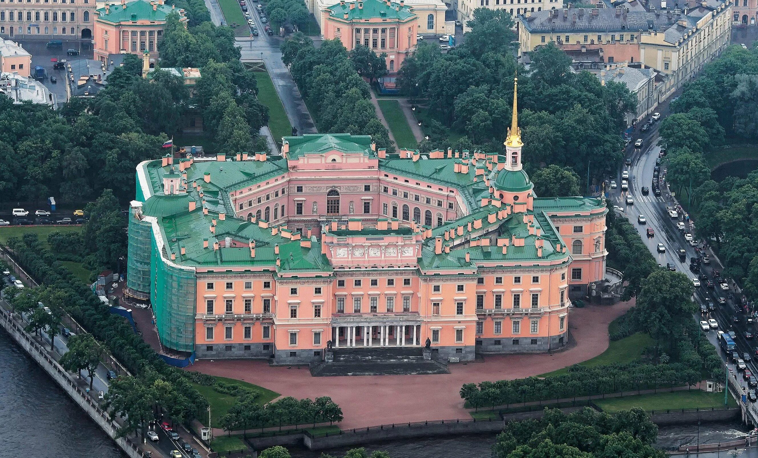 Михайловский замок сайт. Баженов Михайловский замок в Петербурге. Михайловский инженерный дворец в Санкт-Петербурге. Михайловский инженерный замок.