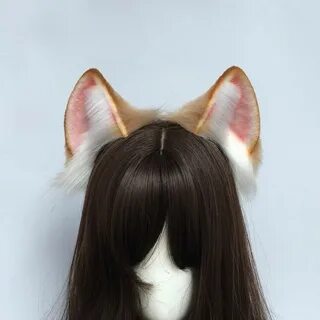 Желтые уши кошки