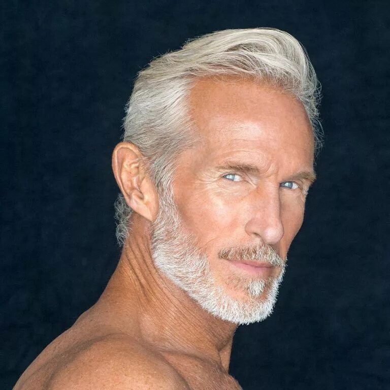 Old man blonde. Седовласый мужчина. Мужские стрижки для седых волос. Стрижки для пожилых мужчин. Прически с седыми волосами мужские.