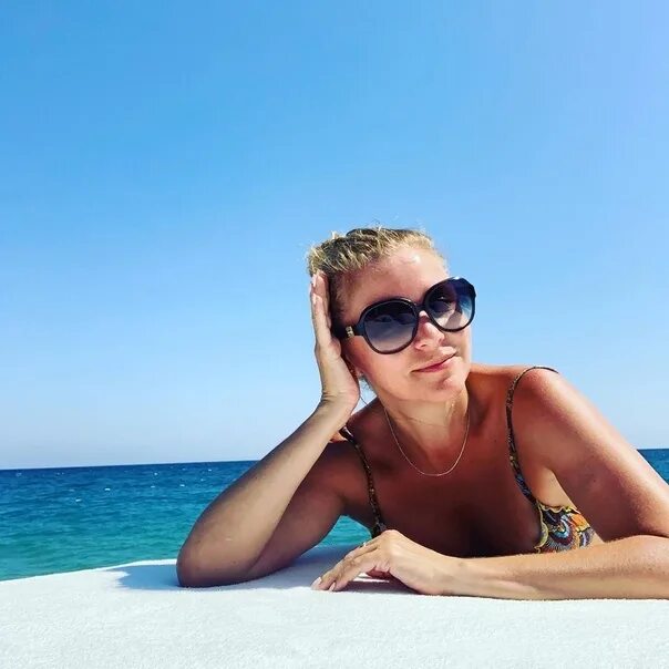 #Заказ #Анна_Данькова #АннаДанькова #Факт She graduated from the theater.. Русск