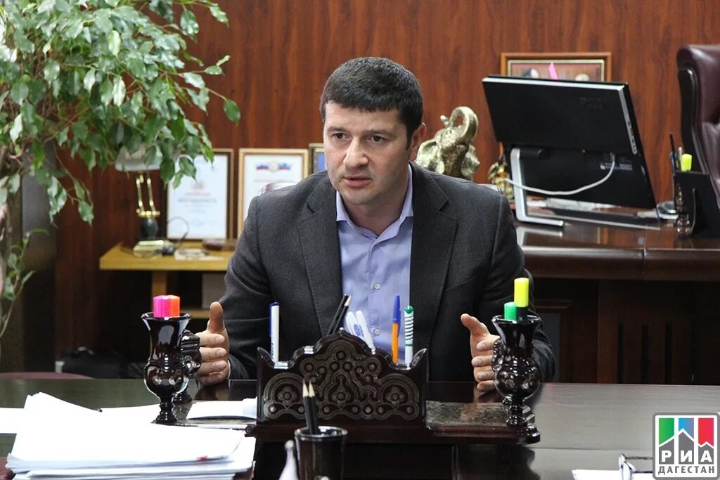 Магомед гаджиевич магомедов. Юсупов саид абдулатипович. Глава хунзахского района саид. Глава хунзахского района саид. Начальник отдела загс хунзахского района.