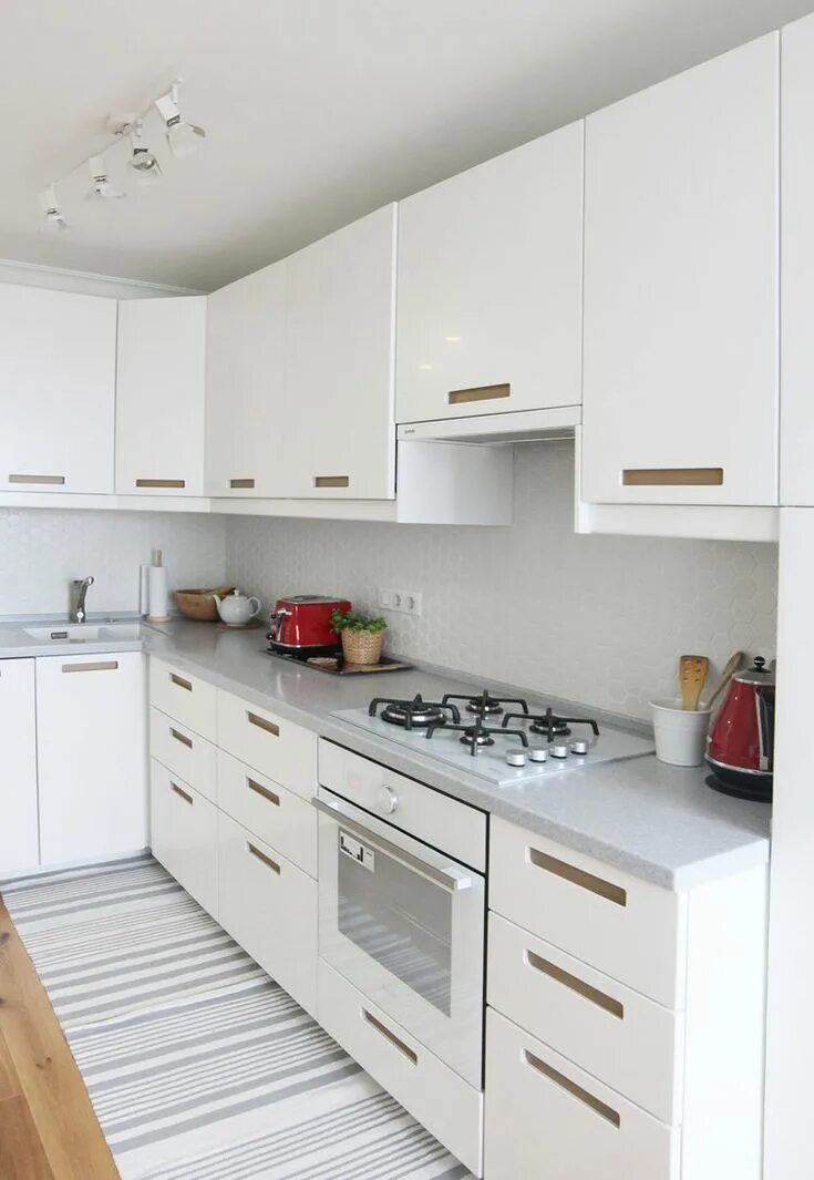 Как выглядит белая кухня U-shaped kitchen ideas to make the most of every inch White gloss kitchen, U sha