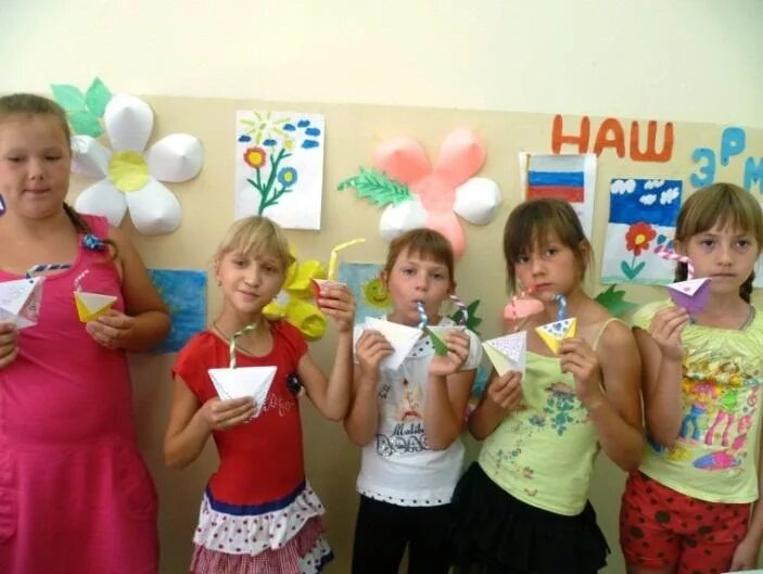 Подарки детям от вожатых. Подарки в лагере. сувениры детям в лагере. коллективная работа с детьми в лагере. подарки от вожатых детям.