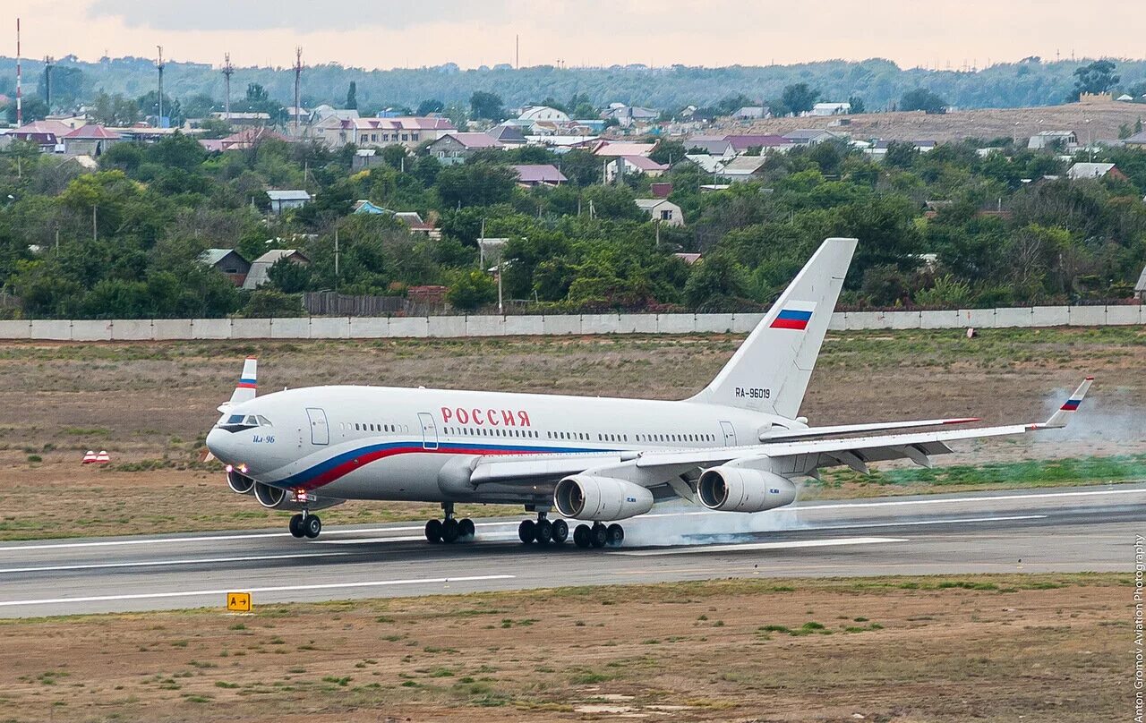 Самолет ил 96. Кабина ил 96 300. Ил-96-300 куба воронеж. Ил 96 красэйр. Ra 96019.