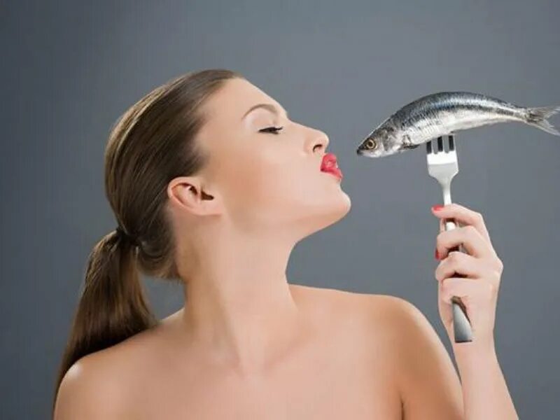 Рыбные блюда. Полезные рыбы скумбрия. Полезные качества рыбы. Польза рыбы для женщин. Сообщение о полезных качеств рыбы.