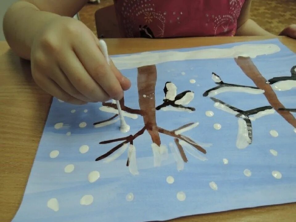 Деревья в снегу вторая младшая. Рисование деревья зимой в средней группе. Рисование с элементами аппликации. Рисование зимнее дерево в средней группе. Рисование зимнее дерево младшая группа.