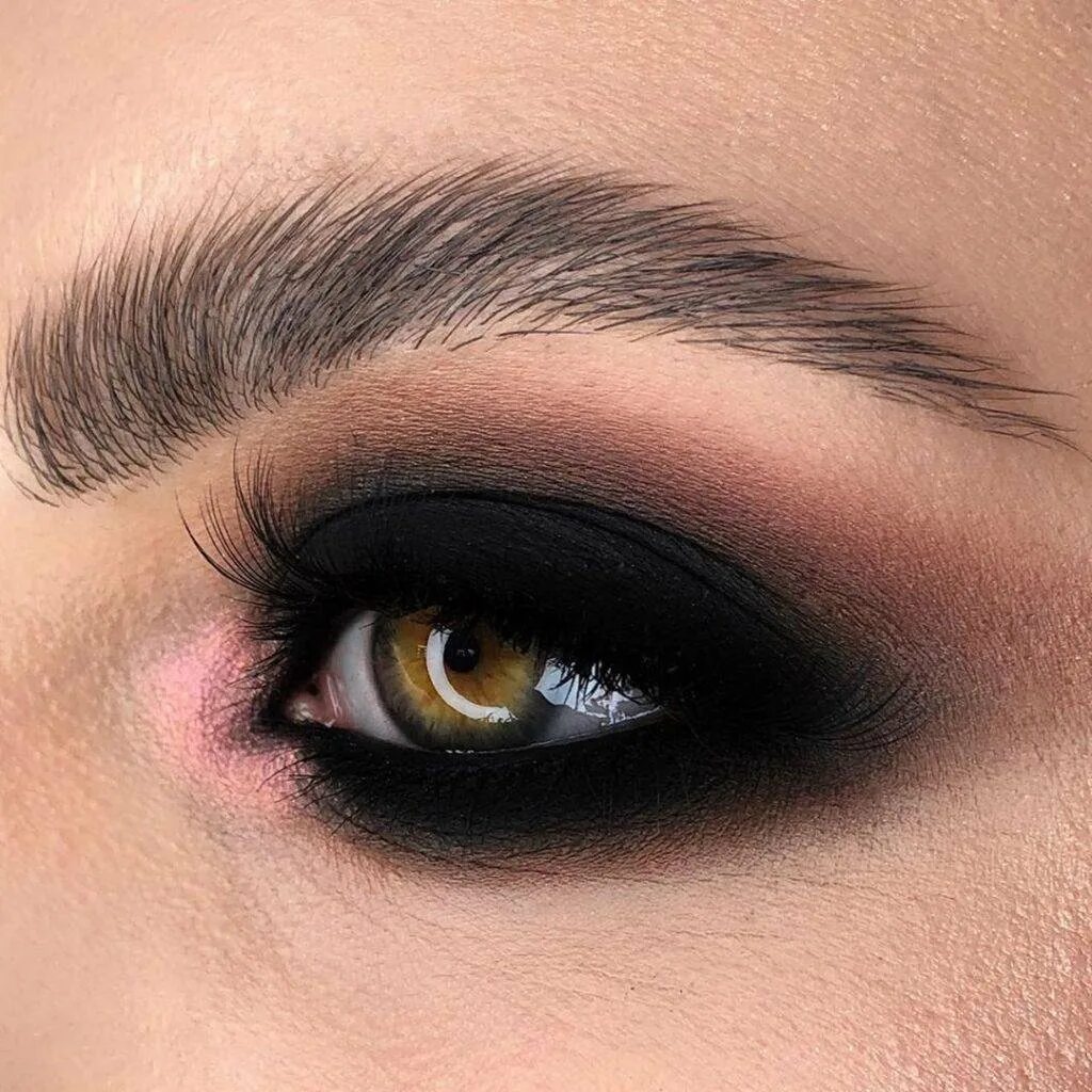 Макияж смоки айс черный. Чёрные тени для глаз смоки айс. Вечерний макияж смоки айс. Яркий макияж смоки айс. Смоки айс наталина.