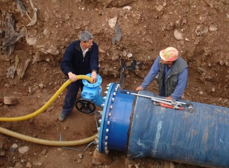 Наружный водопровод испытания. Гидравлическое испытание трубопроводов систем водопровода. (Пневмо) гидроиспытания трубопроводов. Гидроиспытания трубопроводов комплектация. Гидравлическое испытание трубопроводов водоснабжения Ду 110мм.