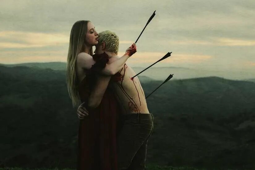 Lara croft tomb raider 2013. Amazon warriors смерть амазонки. Сердце со стрелой. Амазон варриорс. Amazon-warriors: посланник королевы.