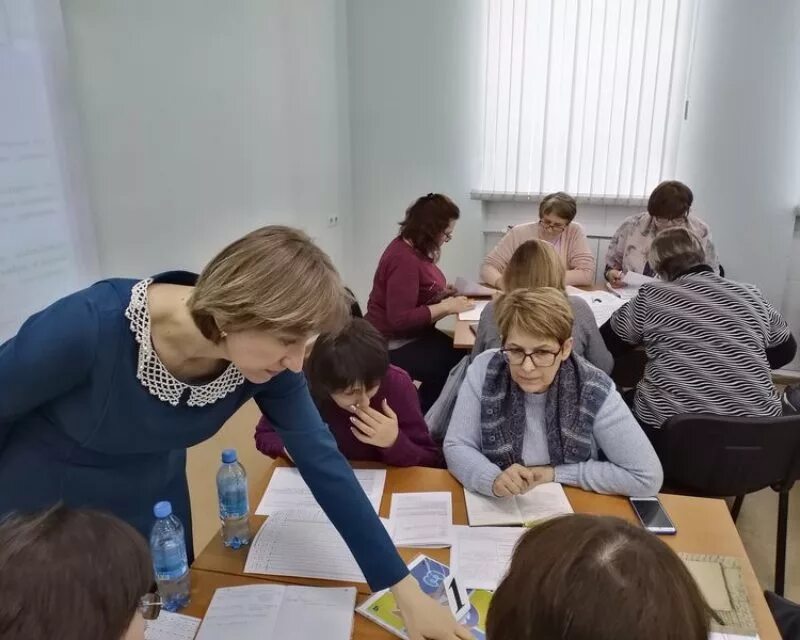 логотип институт развития образования омской области.