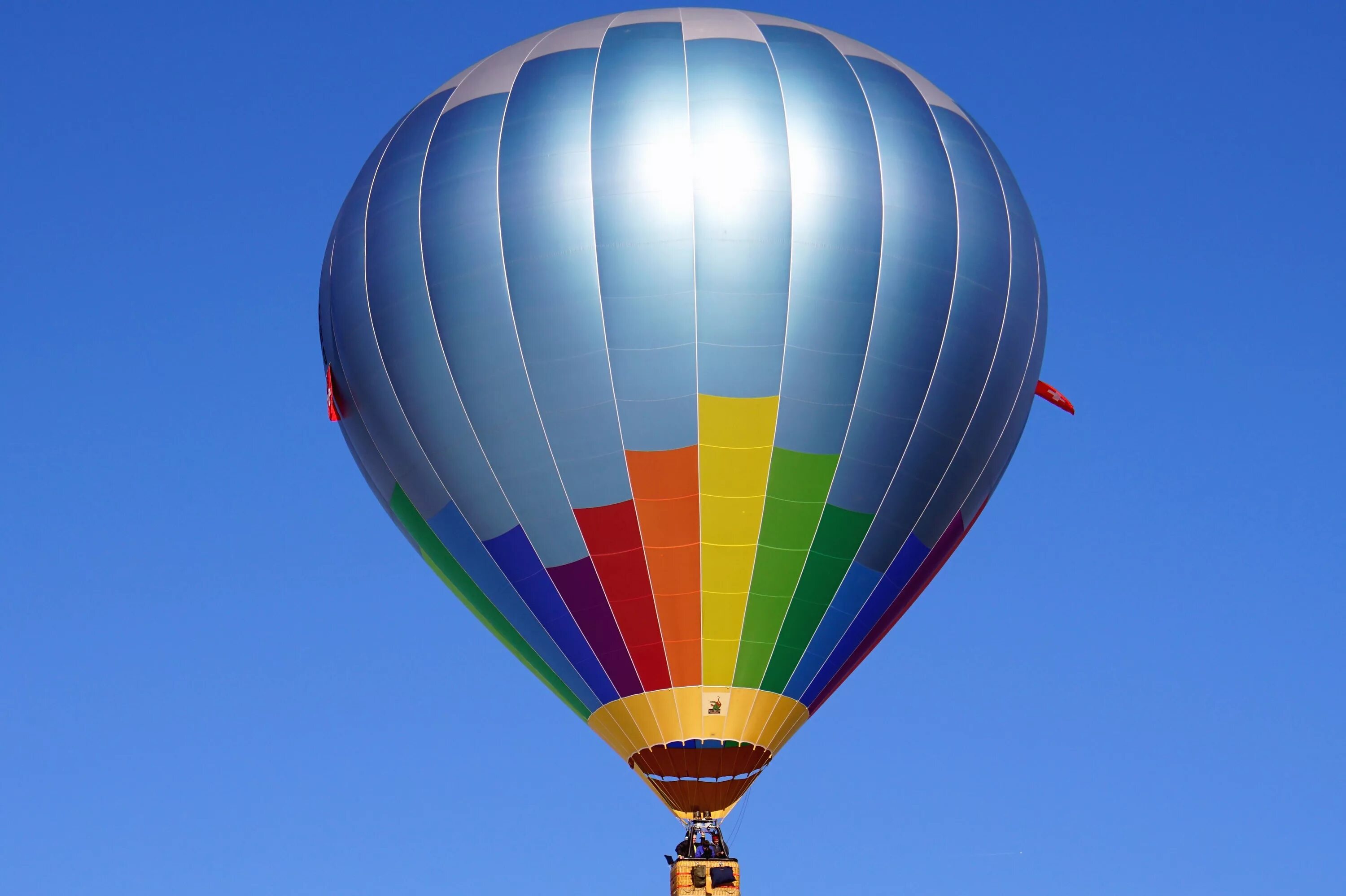 Flying balloon. Монгольфьер стратостат. Воздухоплавание. Аэростаты. Стратостаты. Дирижабли.. Воздушный шар аэростат. Аэростат Шарльер.