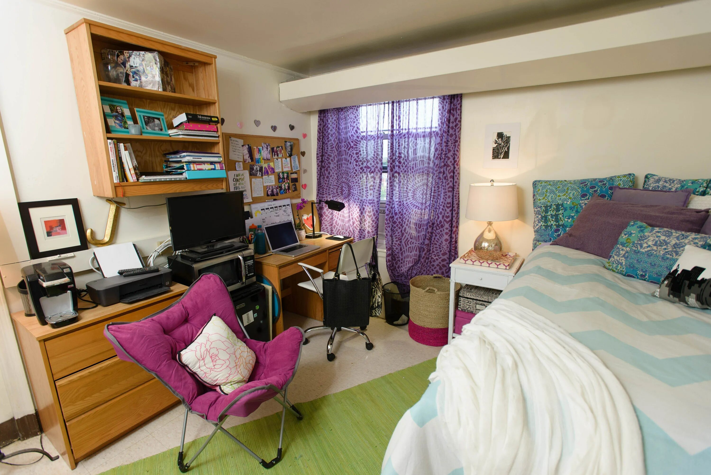 Комната в общежитии. Dorm room. Комната девочки в америке. Dorm room. Комната в студенческом общежитии.