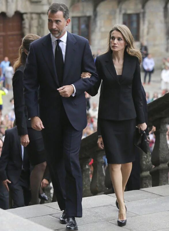 Как одеться на похороны женщине летом. Принцесса letizia на похоронах. король испании и королева летиция. одежда на похороны. одежда на похороны летом.
