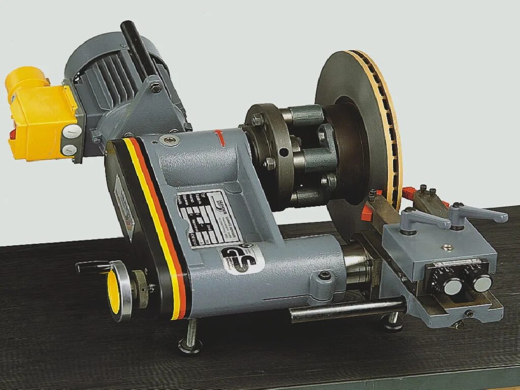 Brake disc lathe machine t8465 brake drum disc. станок тормозных дисков. р-185 стенд для расточки тормозных барабанов. Nl1 nordberg станок для проточки. стенд для проточки тормозных дисков hunger e336a.