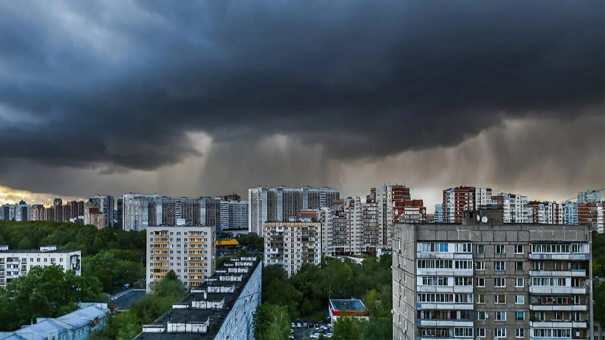 Ветер м с сегодня. Гроза в Москве 15 июня 2021. Гроза в Москве 2017. Гроза в Москве 2007. Гроза в Москве 7 июля 2020.