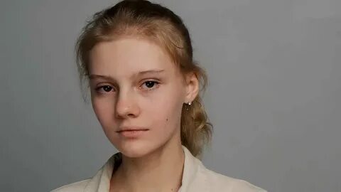 Какого цвета глаза полины