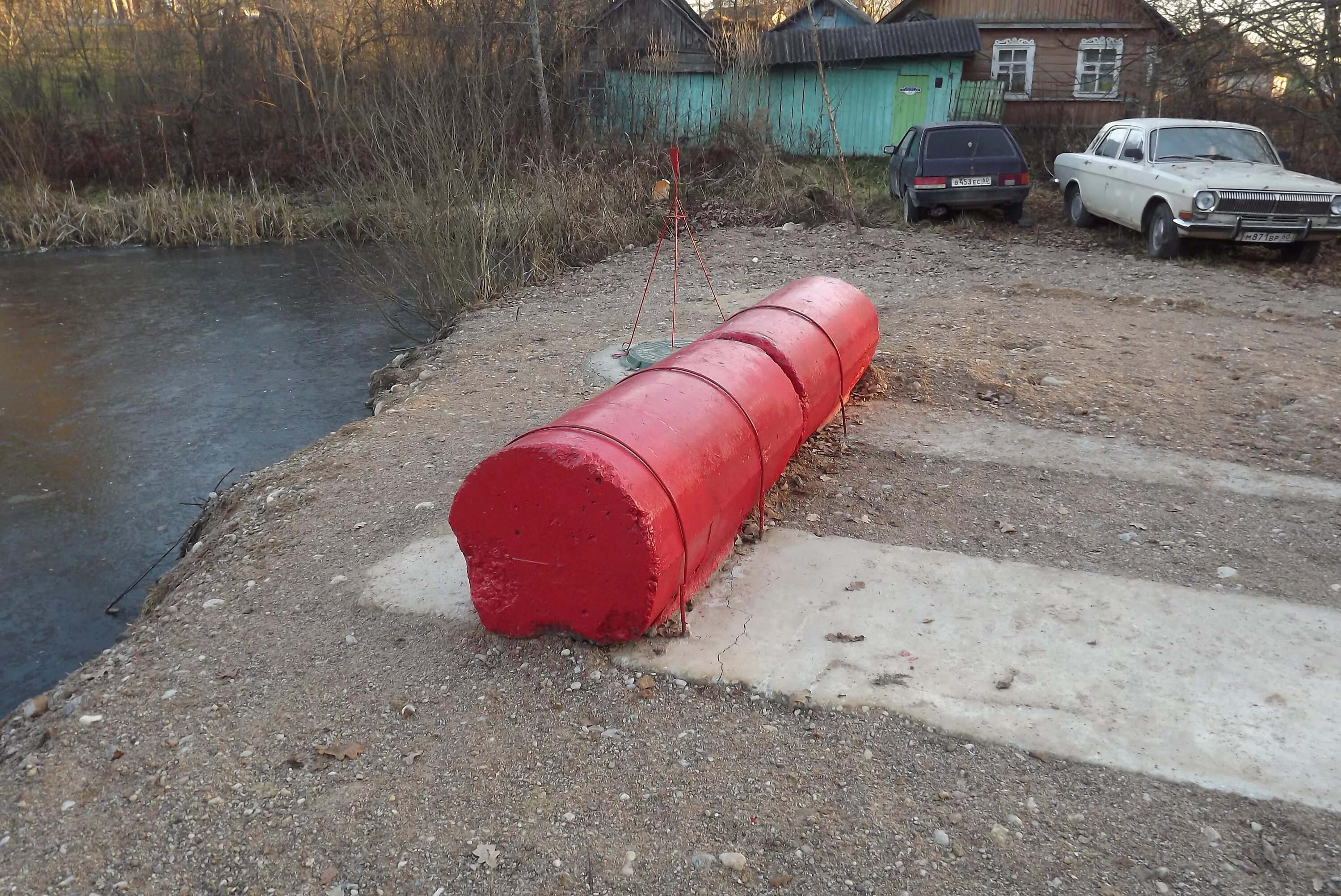 Подъезжать к водоему