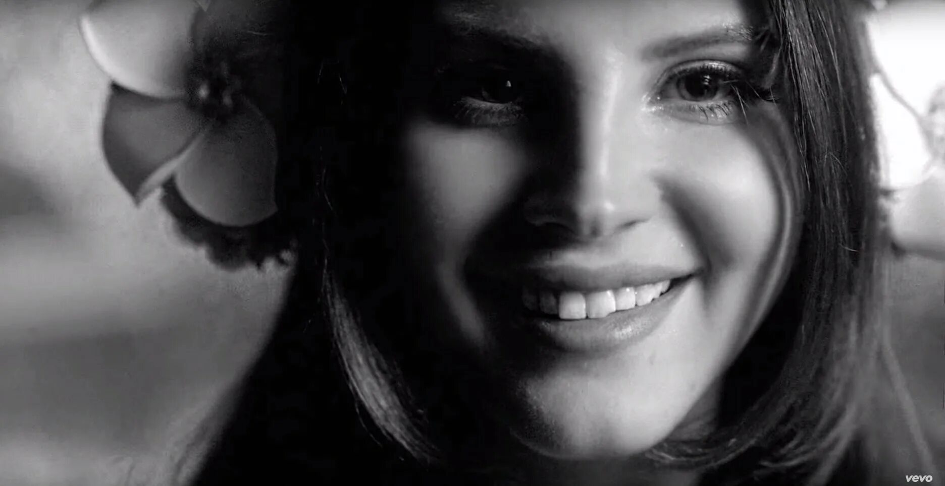 Lana del rey honeymoon обложка. Music to watch boys to demo. Music to watch boys to demo. Lana del rey music to watch boys. Lana del rey music to watch boys to.