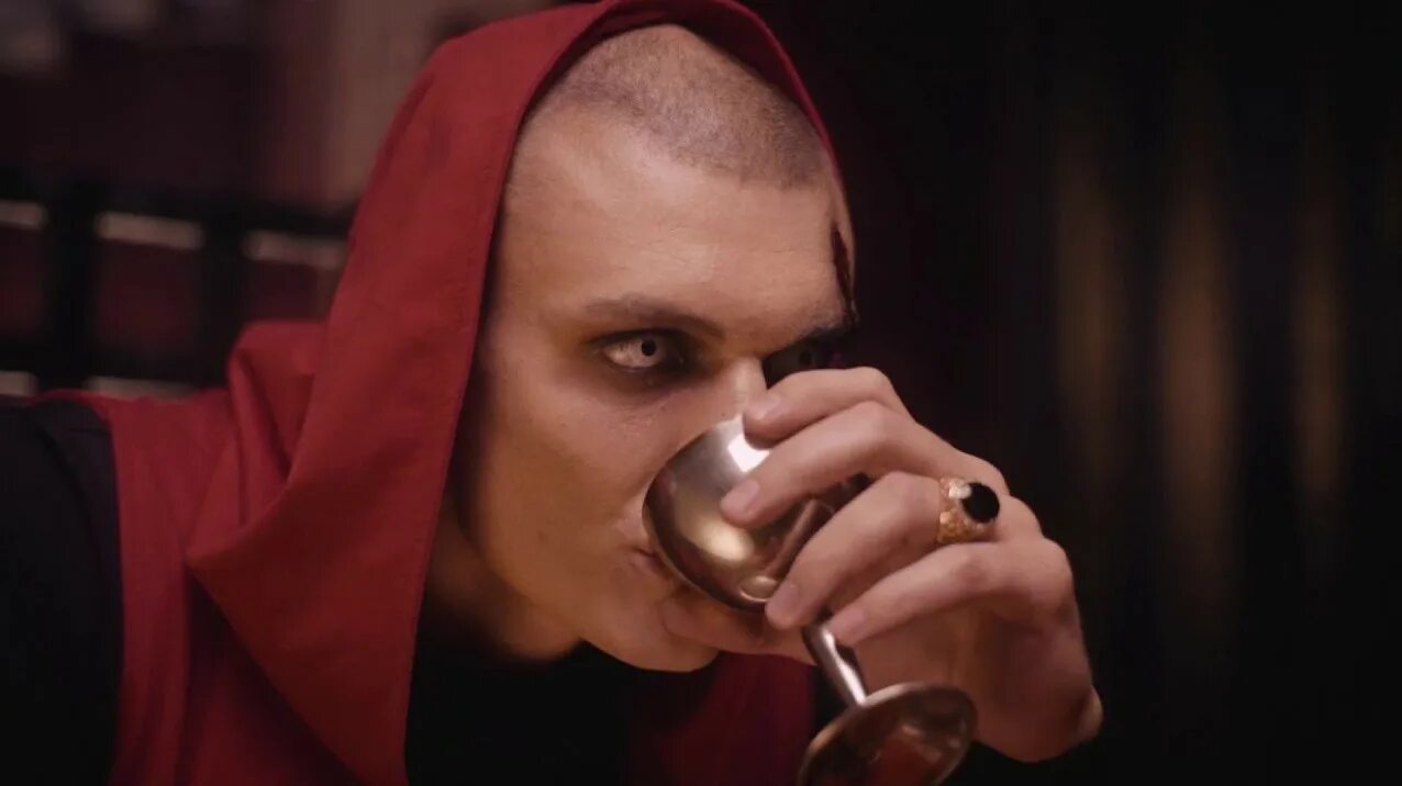 Тони раут - депортация (prod. Клип тони на час. Человек под водой эстетика. Guma temnee тону. Девушка под водой тонет тамблер.