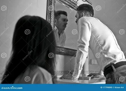 Но стоя перед зеркалом в ванне