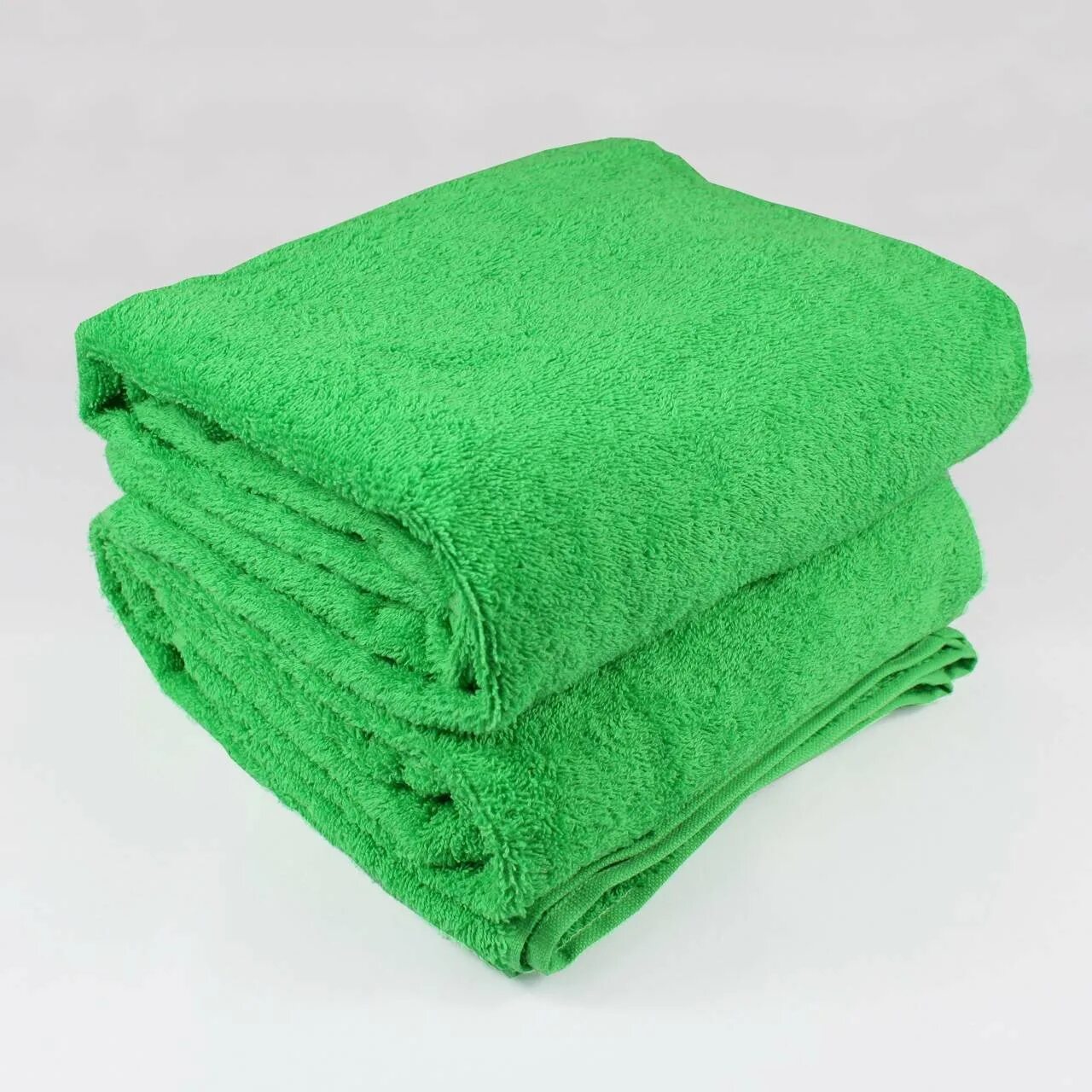 Полотенца плюс. Зеленое полотенце. Полотенце махровое зеленый. Полотенце темно зеленое махровое. Стопка махровых полотенец зеленые салатовые.