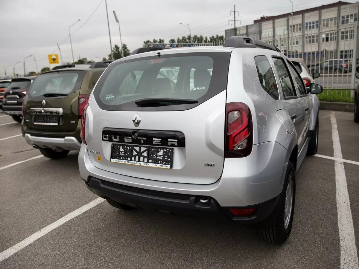 Renault Duster 2018. Рено Дастер 2018 серый. Renault Duster серая Комета. Рено Дастер серая спереди.