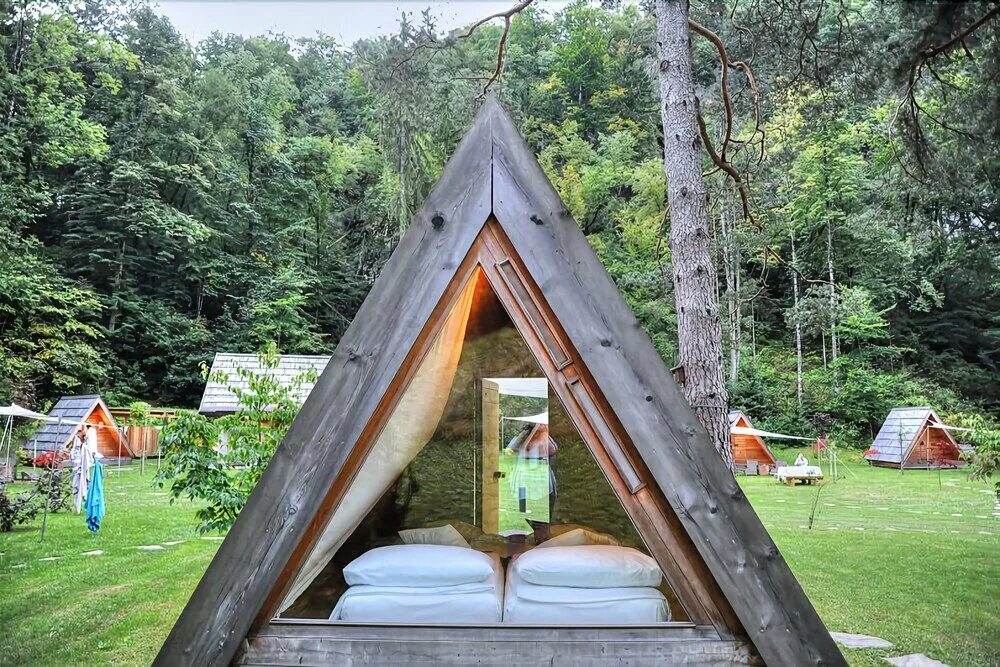 Глэмпинг сочи. Эко вилладж сочи. глэмпинг eco village sochi. лаго глэмпинг. глэмпинг шалаш.