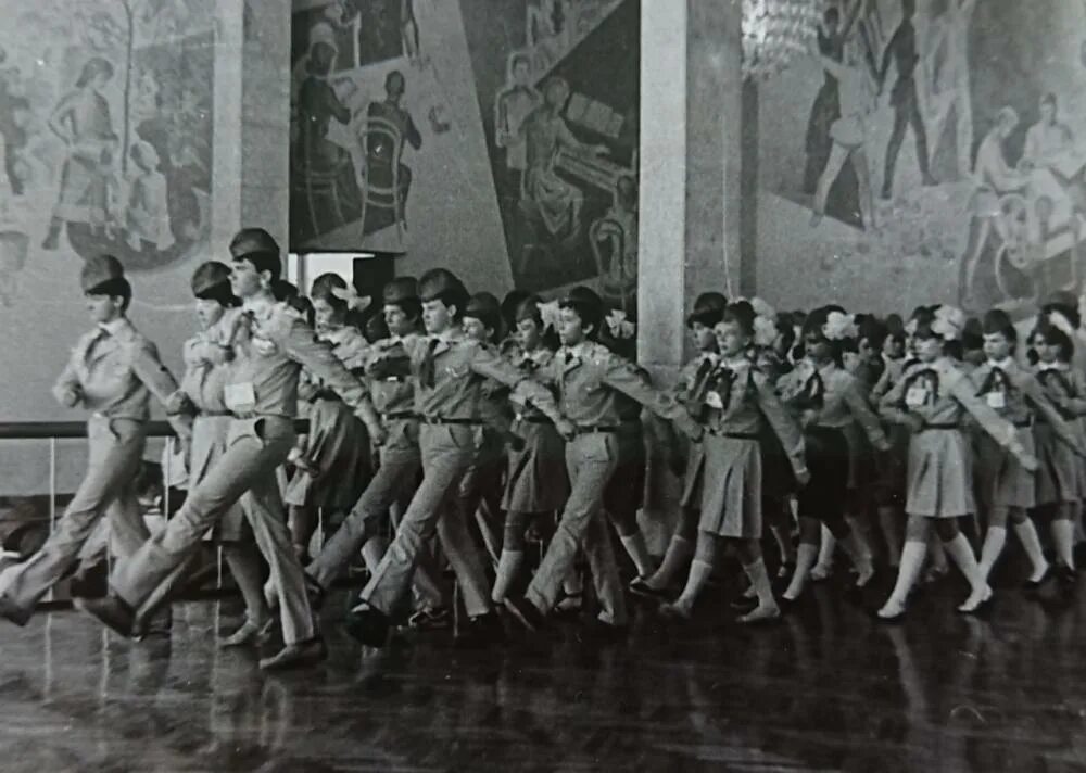 70 воспитанников детского ансамбля ленинградского городского дворца. станица новопокровская ансамбль школьные годы. солисты ансамбля локтева. кувылькин ленинград детский сад 45. дворец детского (юношеского) творчества всеволожского района».