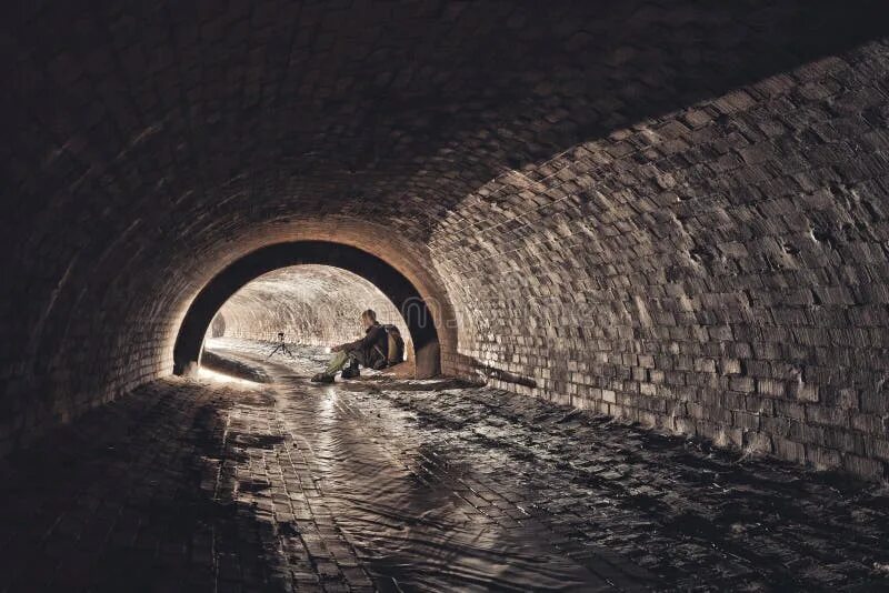 Underground system. Кирпичные тоннели под землей. Подземный ручей. Подземные ручьи и реки. Система подземелий.