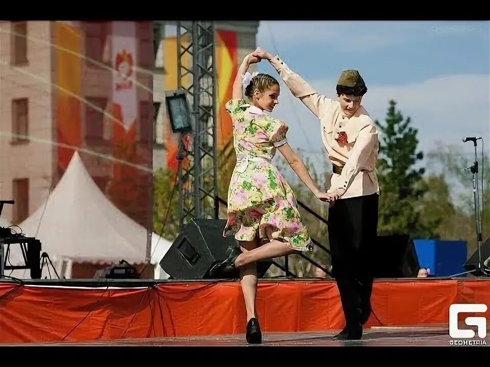 Тальяночка танец видео. Танцевальный конкурс вверх саратов. Танцевальный коллектив. Гр лицей тальяночка. Танец тальяночка.