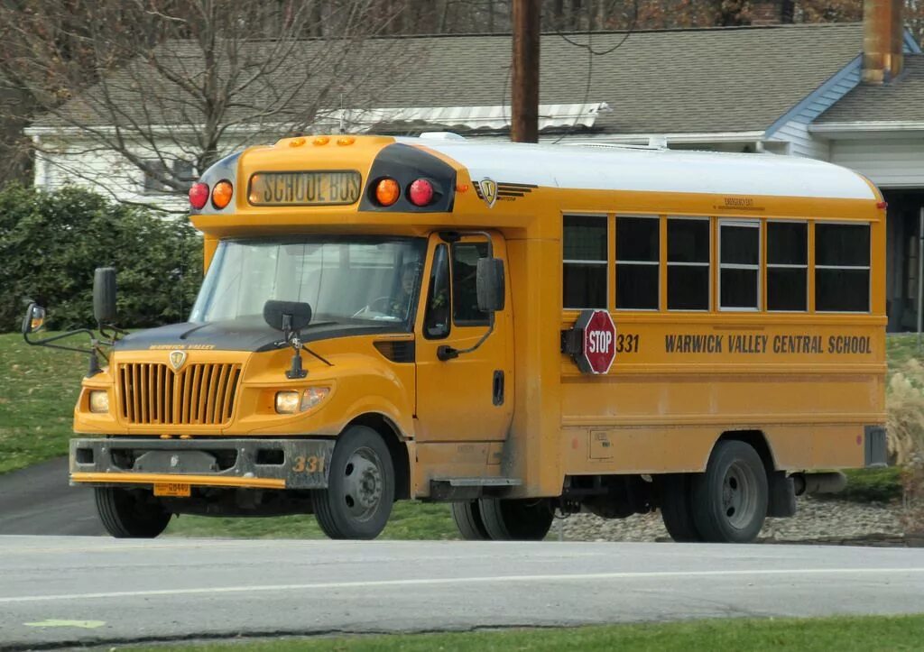 Желтый автобус сша. Школьный автобус сша. Жёлтый американский школьный автобус. Школьный автобус. Школьный автобус.