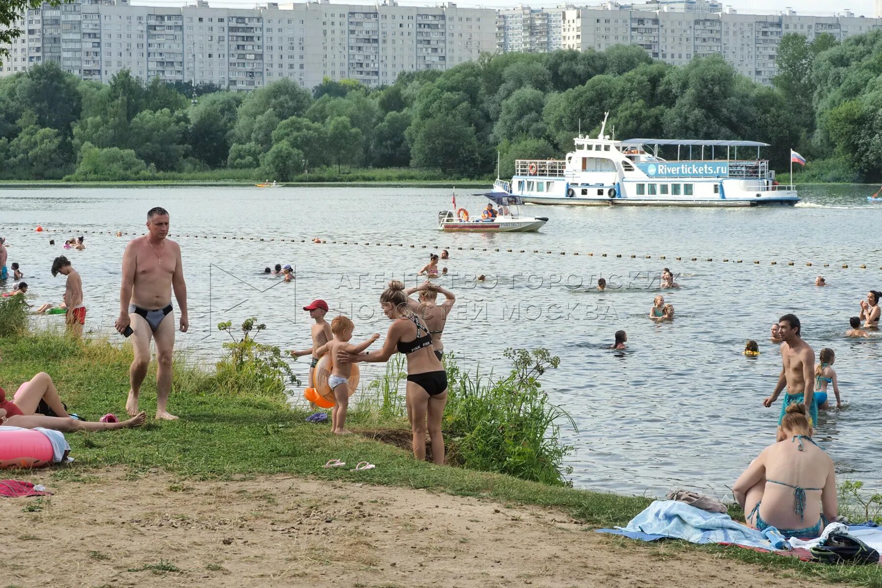 Пляжи открытые для купания. Пляж на озере. Пляж строгино (строгинский пляж). Московский пляж. Пляж левобережный химки.