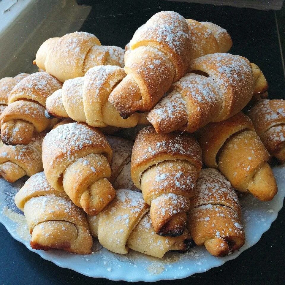 Марципановые рогалики. Рогалики на маргарине. Рогалики с джемом. Топ рогаликов. Рогалики рецепт на маргарине очень вкусное.