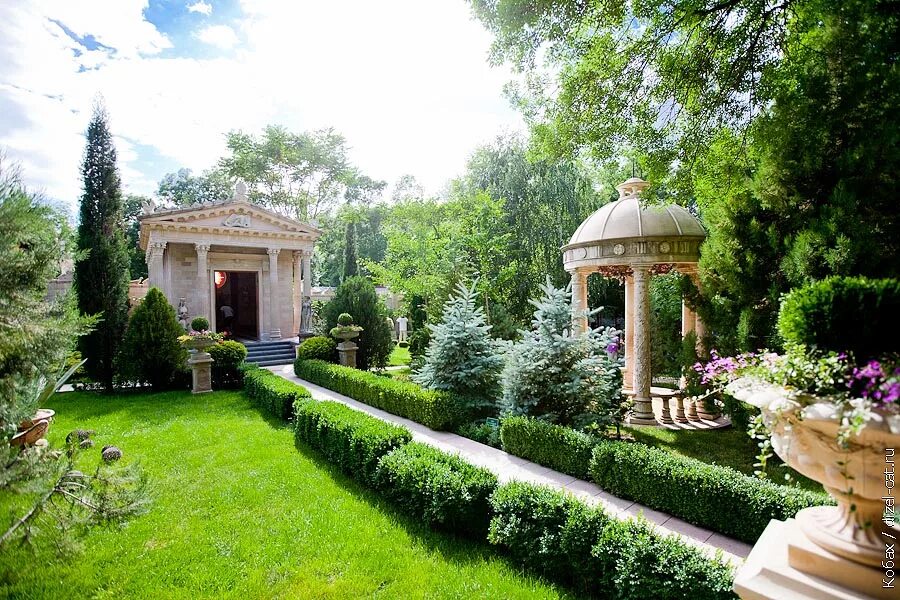 архитектурный парк в кабардинке. старый парк кабардинка средневековье. культурный центр старый парк в кабардинке. старый парк в поселке кабардинка. культурный центр старый парк в кабардинке.