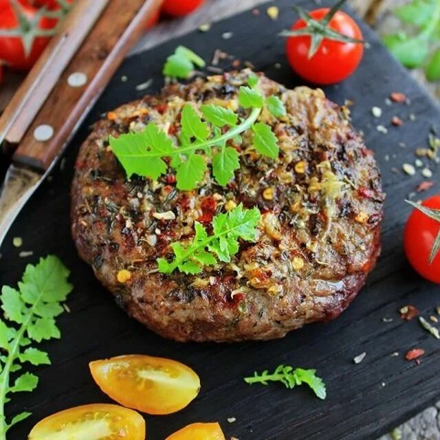 бифштекс из фарша. гамбургский бифштекс. бифштекс из фарша. бифштексы из фарша рецепт с фото. бифштекс адрон.