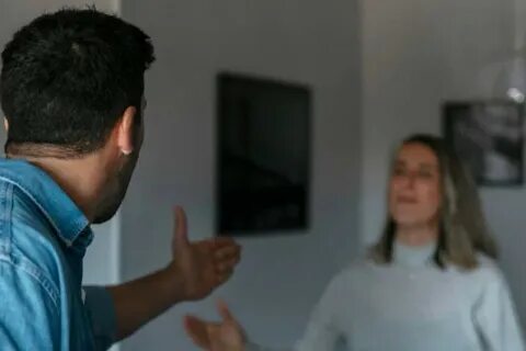 Брат угрожает брату