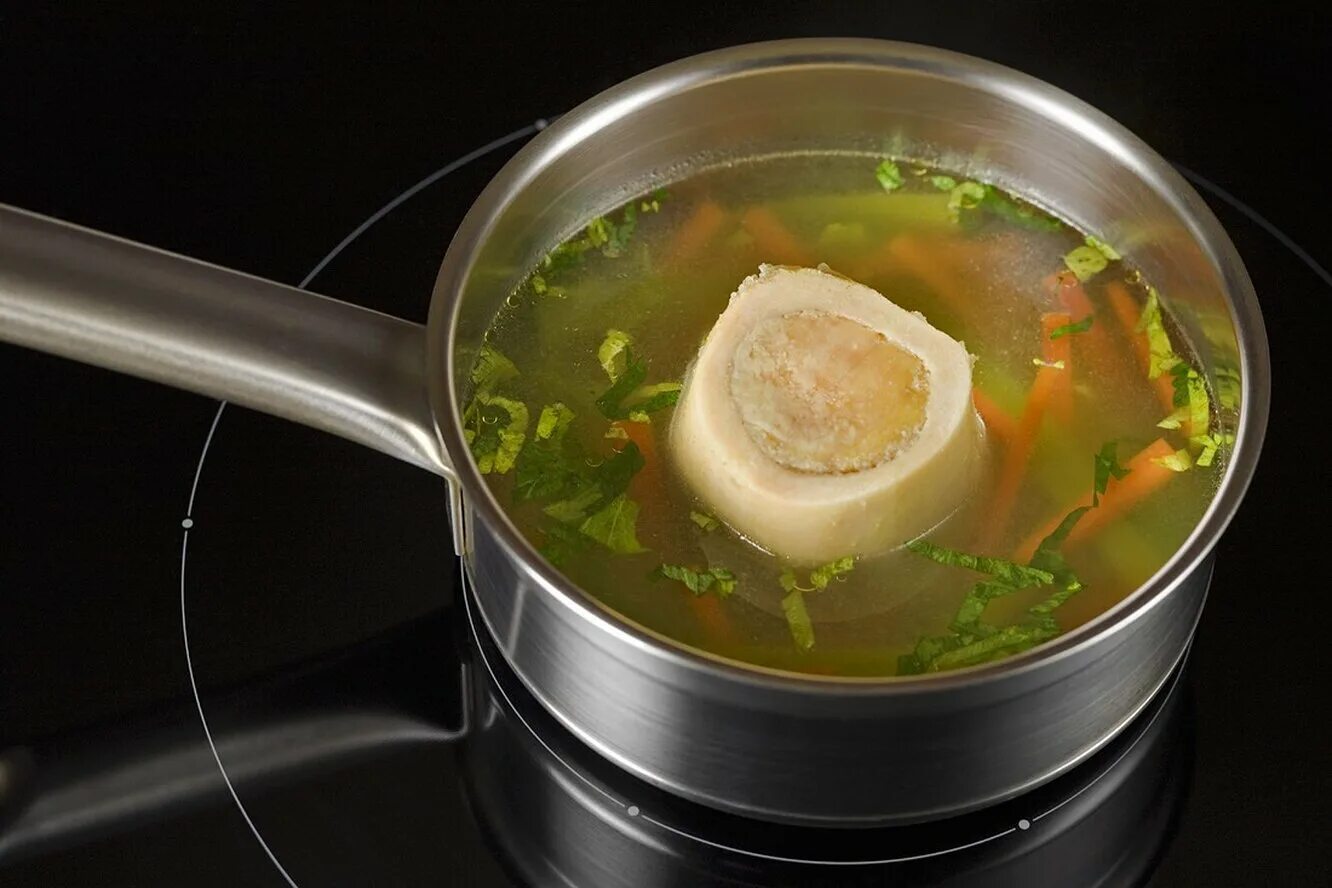 Бульон без костей. Костный бульон. мясокостный бульон. костный суп. говяжий костный бульон.