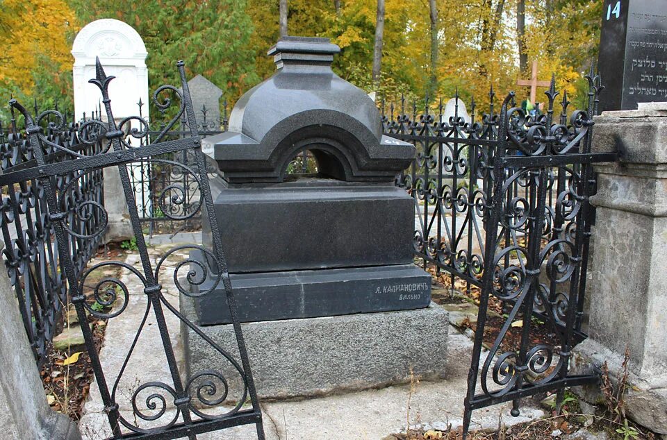 Могилев кладбища. Лавсановское кладбище могилев. еврейское кладбище (могилёв). старые кладбища могилева. могилев еврейское кладбище фотографии.